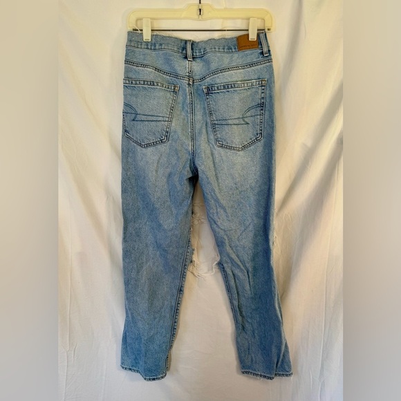 American Eagle Mom Jeans Light Wash Destroyed Size 6 SHORT - Picture 2 of 5